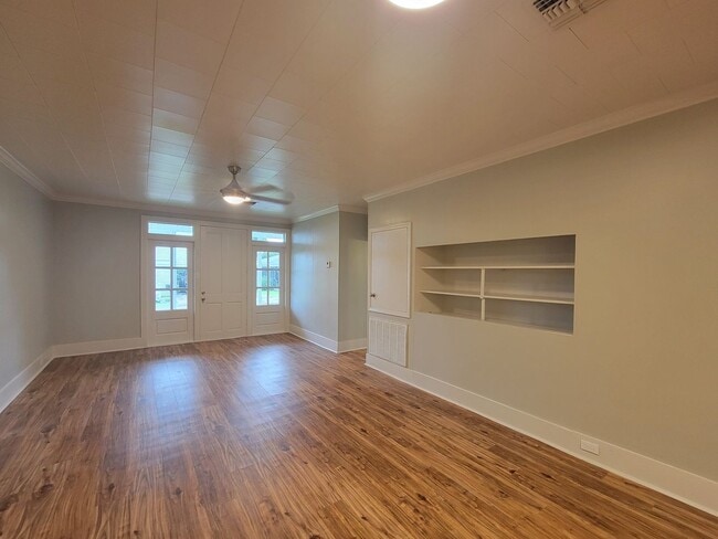 Building Photo - 3 Bed/2 Bath House