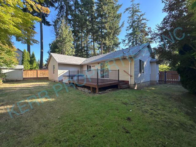 Building Photo - 1535 NW Wallula Ave