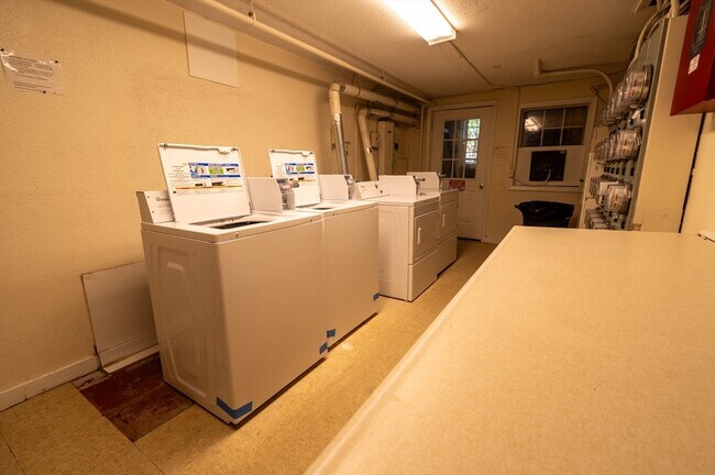 Building Photo - 234 Low St