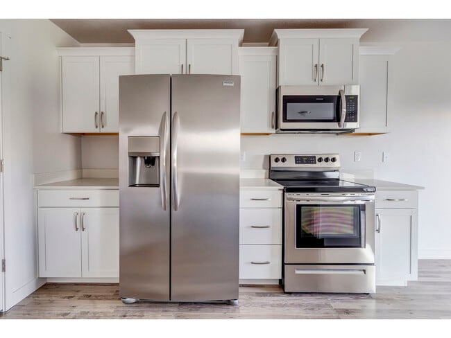 Building Photo - 539 W 1520 S