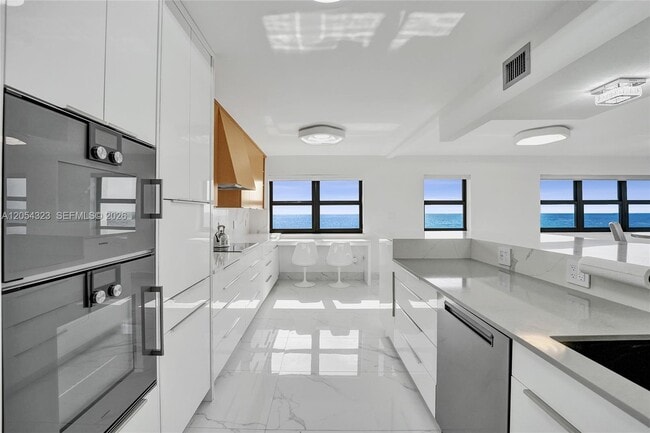 Building Photo - 1201 S Ocean Dr