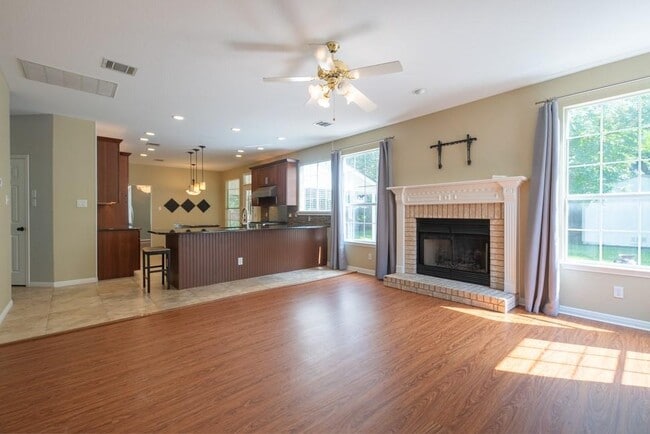 Building Photo - 8901 Splitarrow Dr