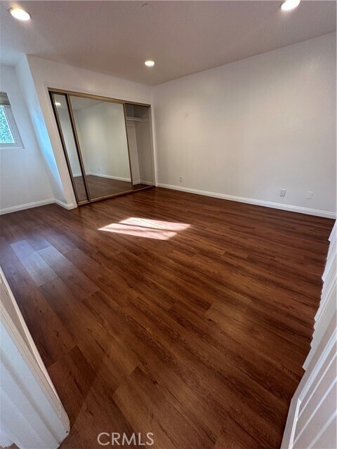 Building Photo - 9388 Valley View St