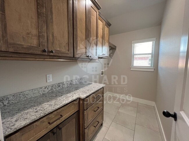 Building Photo - Single Family Home - Stunning Huntley Plan