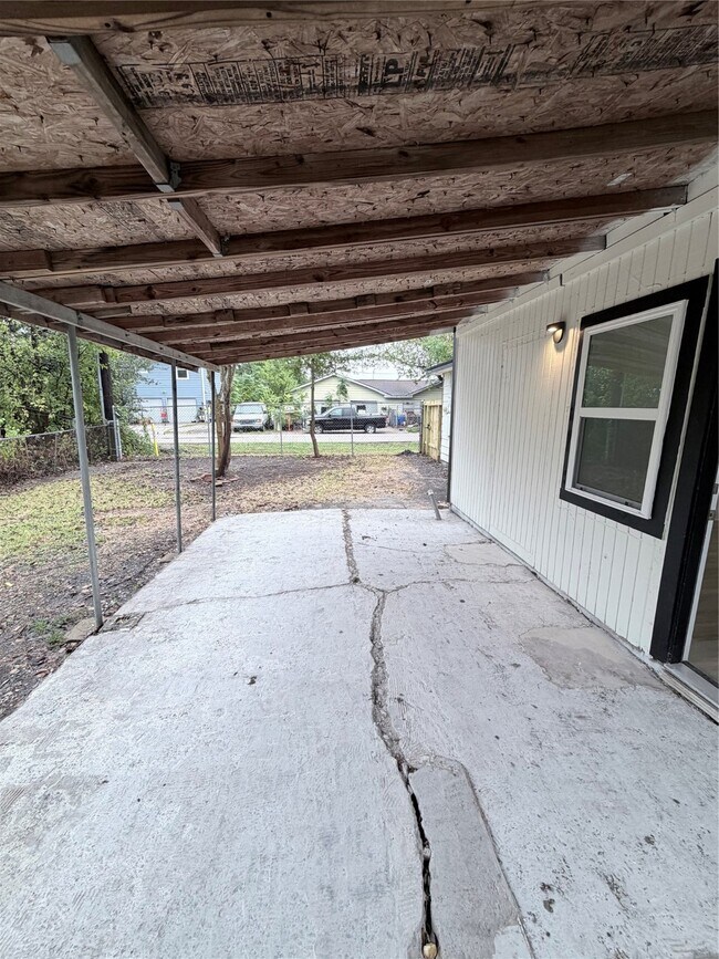 Building Photo - 5451 Oriole St