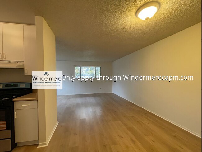Building Photo - Delightful 2 Bedroom Condo- Available Now!