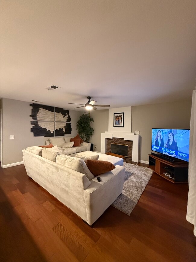 Building Photo - 23900 Cadenza Dr