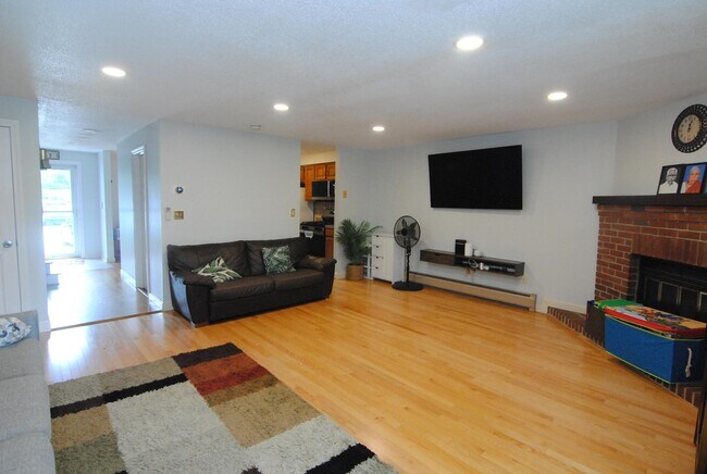 Building Photo - 7 Meadowview Cir