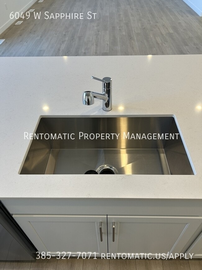 Building Photo - 6049 W Sapphire St