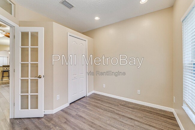 Building Photo - 15706 Fishhawk Falls Dr