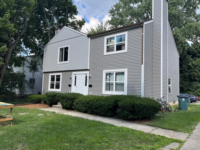 Building Photo - 438 Spartan Ave