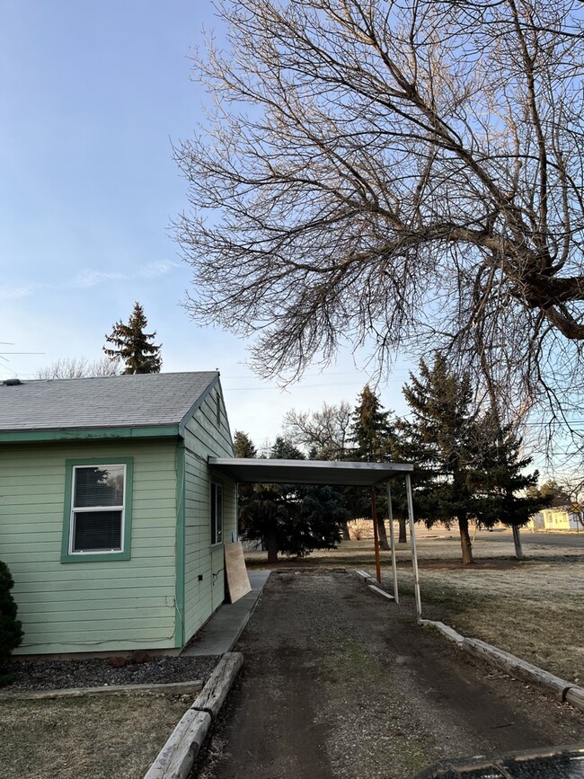 Primary Photo - 910 E 9th S