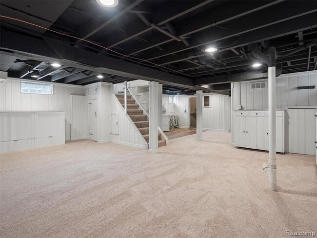 Building Photo - 1027 S Wilson Ave