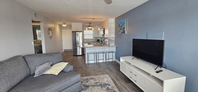 Building Photo - 605 Sombrero Beach Rd