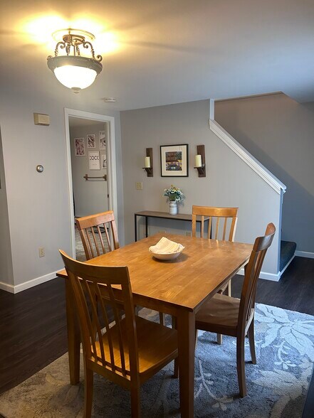 Building Photo - 16 Hillcrest St