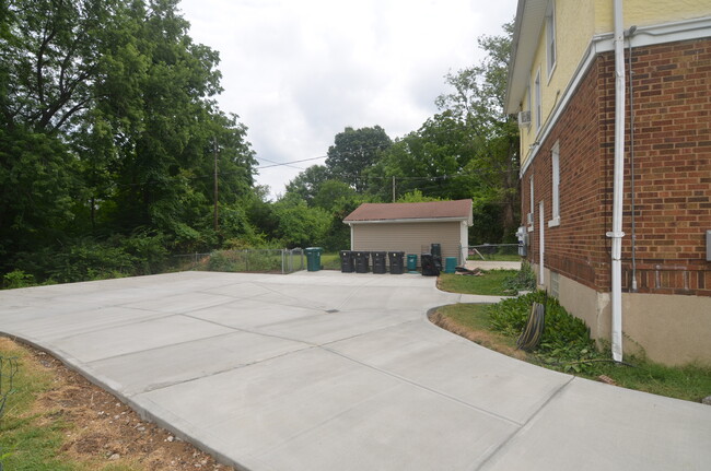 Building Photo - 1938 Lawn Ave