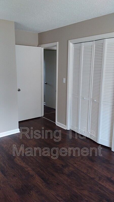 Building Photo - 627 Tambay Dr