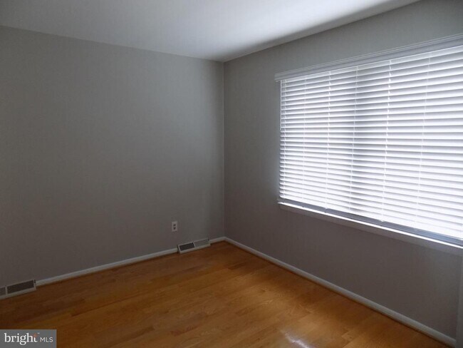 Building Photo - 313 Glenville Rd