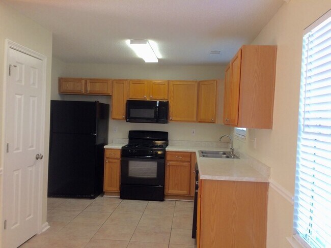 Building Photo - 713 Asbury Way