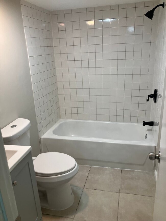 Building Photo - Rare 7-Bedroom, 3.5-Bath Home with Generous Living Space