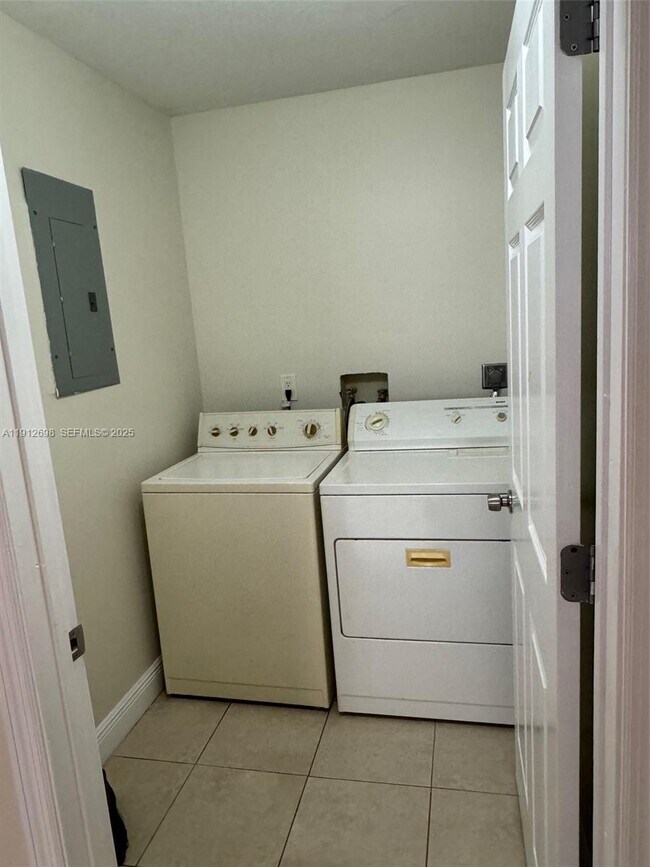 Building Photo - 4025 W McNab Rd