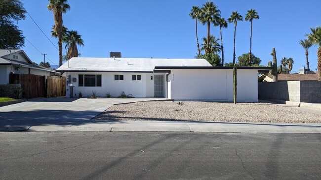 Building Photo - 42405 Iowa St