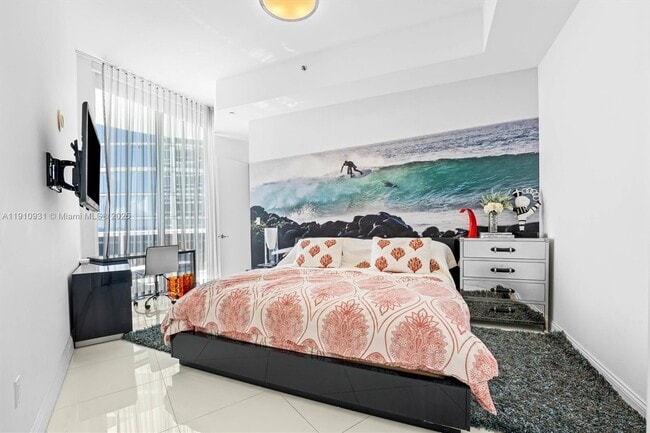 Building Photo - 15811 Collins Ave