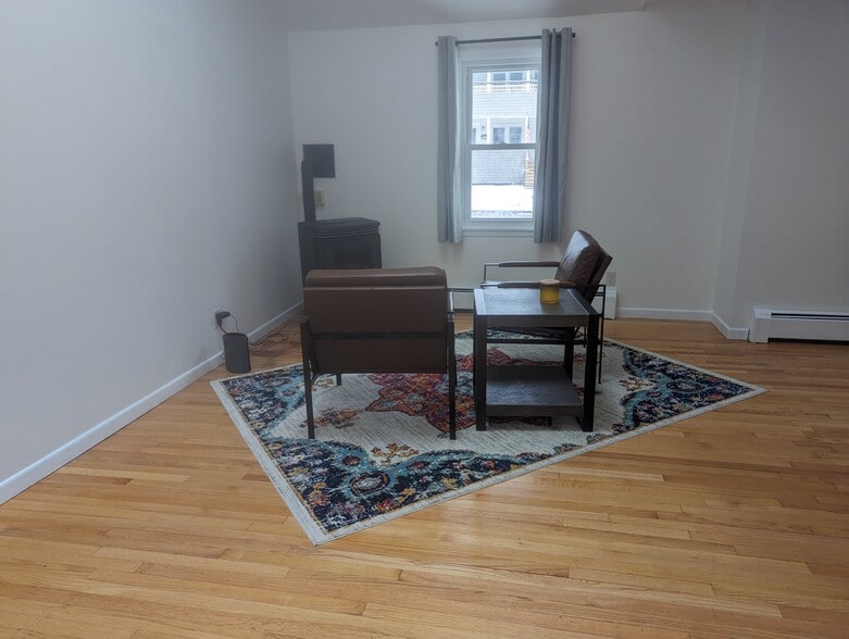 Building Photo - 212 Dewey St