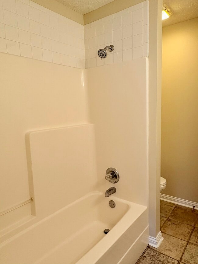 Building Photo - 338 Catalpa Cir