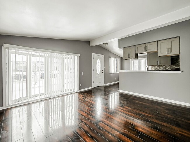 Building Photo - AVAILABLE NOW! Spacious 3-Bedroom Home with Functional Layout in Pontiac