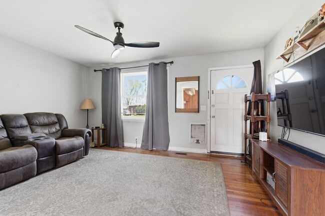 Building Photo - Charming 2b/1b Home in Old Hickory