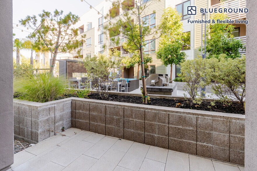 Building Photo - 1800 Lacassie Ave