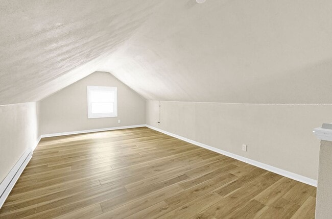 Building Photo - 3BR Cottage with Large Backyard, Garage and a Basement!