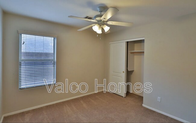 Building Photo - 1593 E Wildhorse Pl