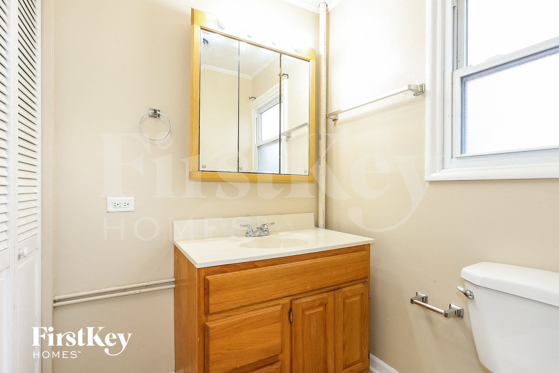 Building Photo - 374 Oswego St