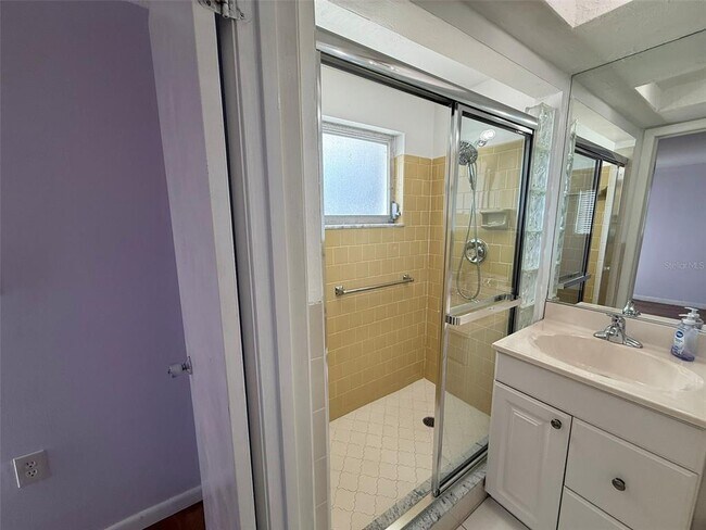 Building Photo - 121 Carlisle Ave NW