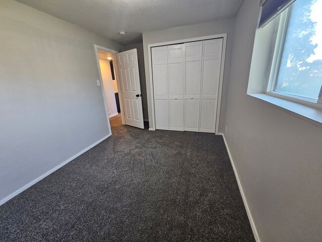 Building Photo - Spacious 4 Bed Bountiful Home | Central Location & Covered Parking