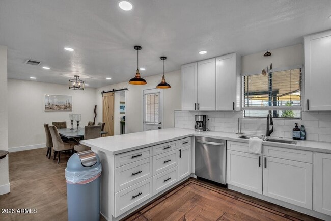 Building Photo - 1207 W 15th St