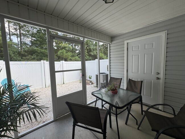 Building Photo - 5006 Banister Loop