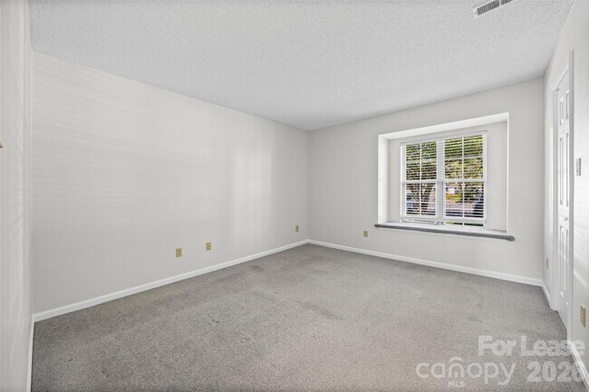 Building Photo - 2920 Iron Gate Ln