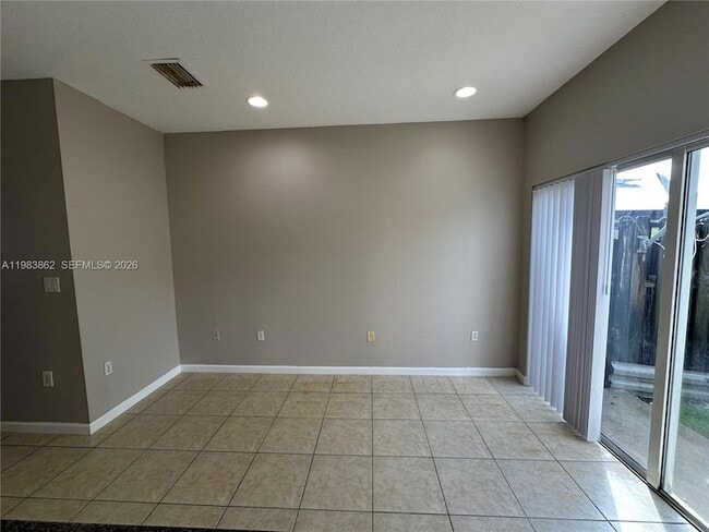 Building Photo - 1536 SE 31st Ct