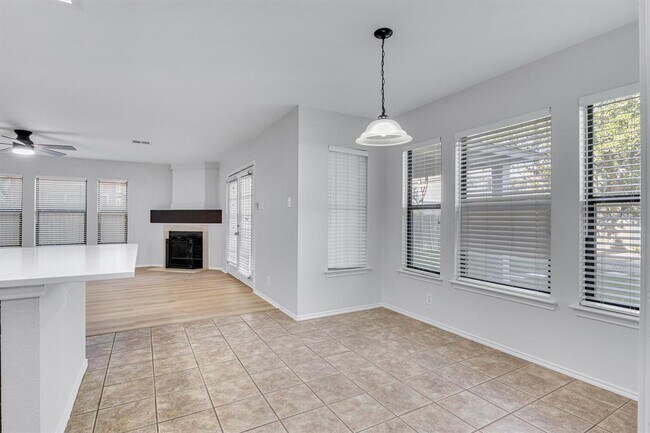 Building Photo - 1434 Meadow Pkwy