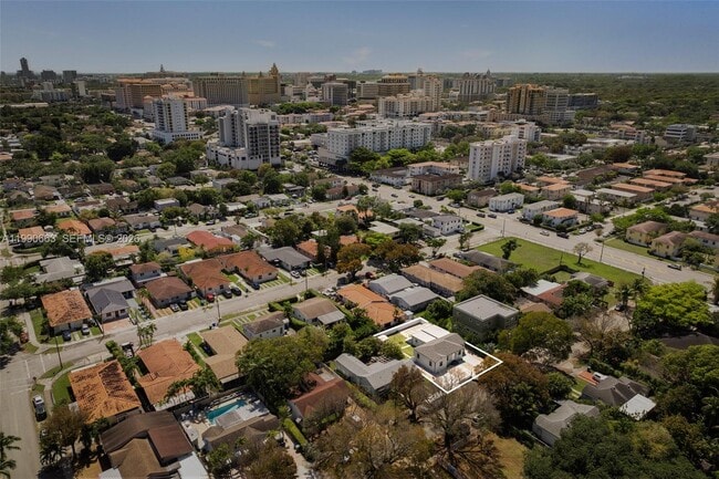 Building Photo - 3640 SW 13th St