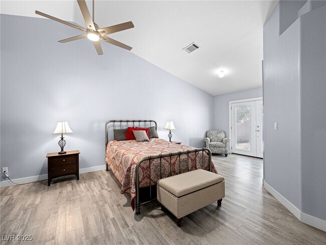 Building Photo - 4749 Califa Dr