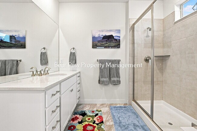 Building Photo - "Discover Spacious Elegant House in Morrison!