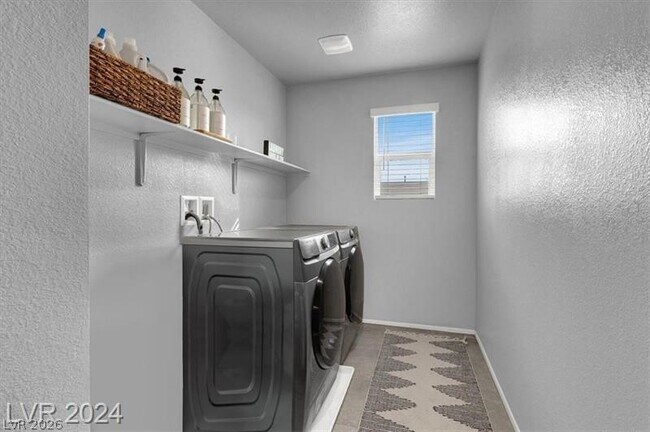 Building Photo - 7481 Moonglade St