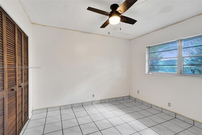 Building Photo - 5551 SW 57th St