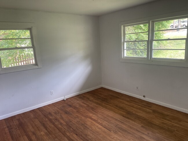 Building Photo - 683 Rothell Rd