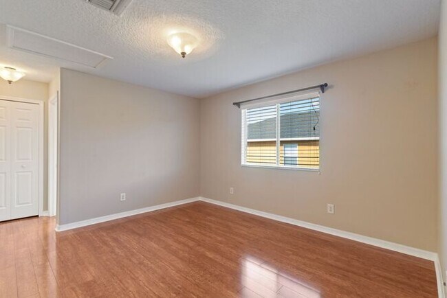 Building Photo - Executive Living Waits!