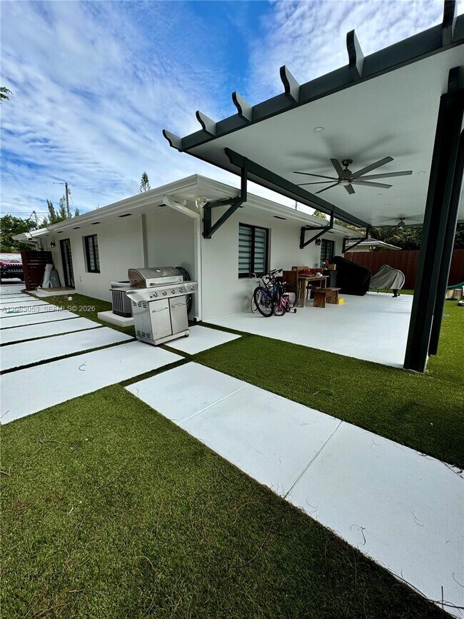 Building Photo - 8814 SW 126th Terrace